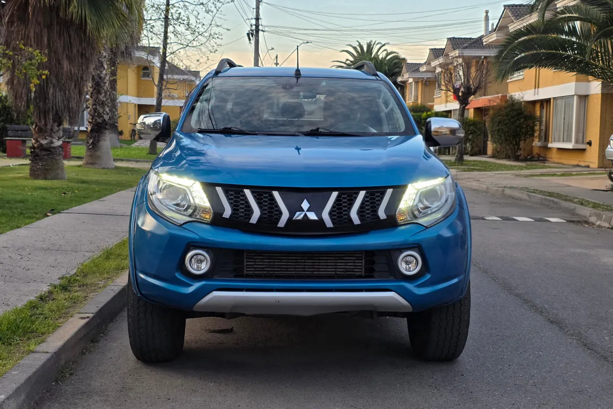 Mitsubishi L200 2.4 Dakar Crs Hp At 4x4 Diesel año 2018
