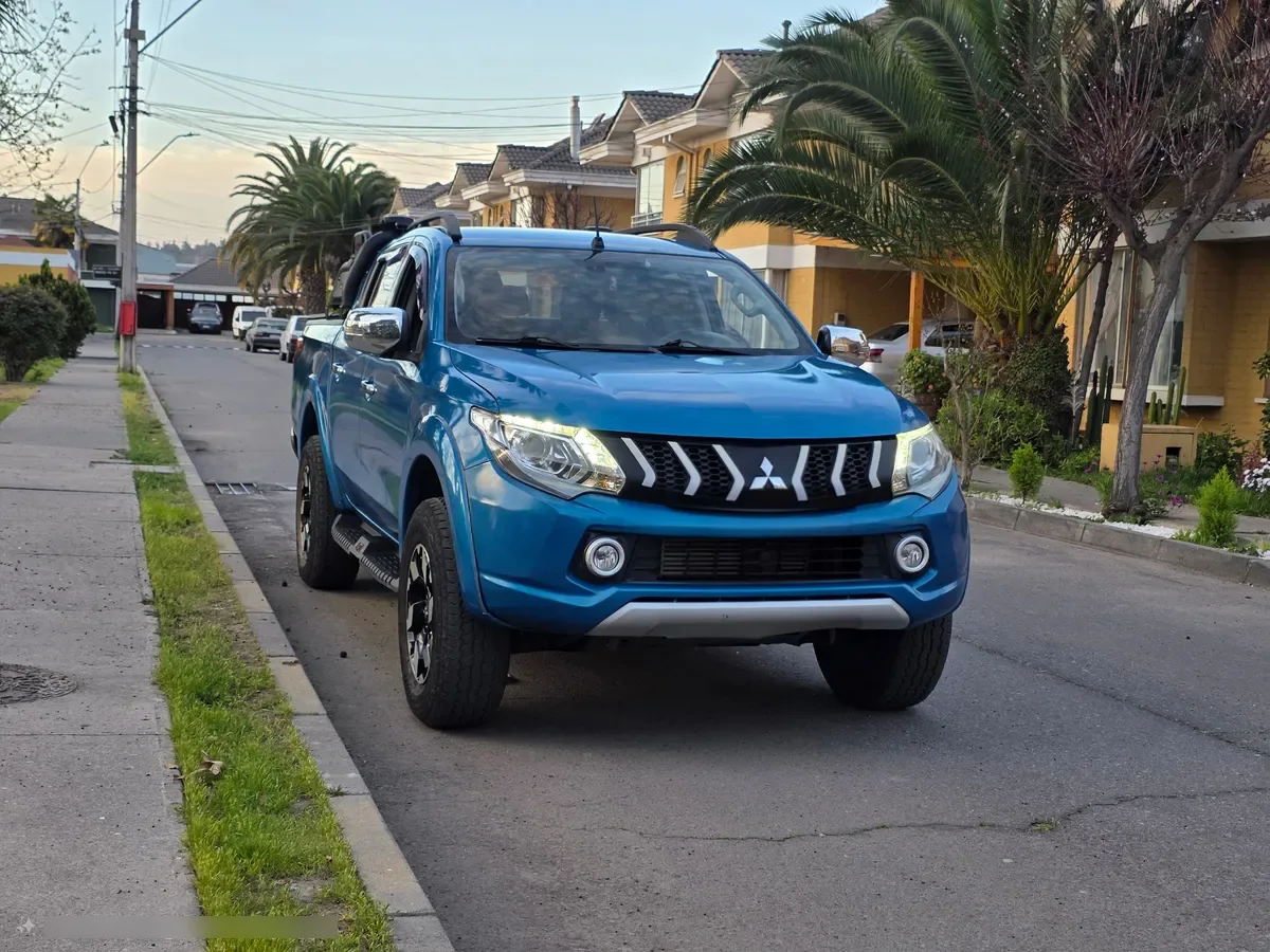 Mitsubishi L200 2.4 Dakar Crs Hp At 4x4 Diesel año 2018