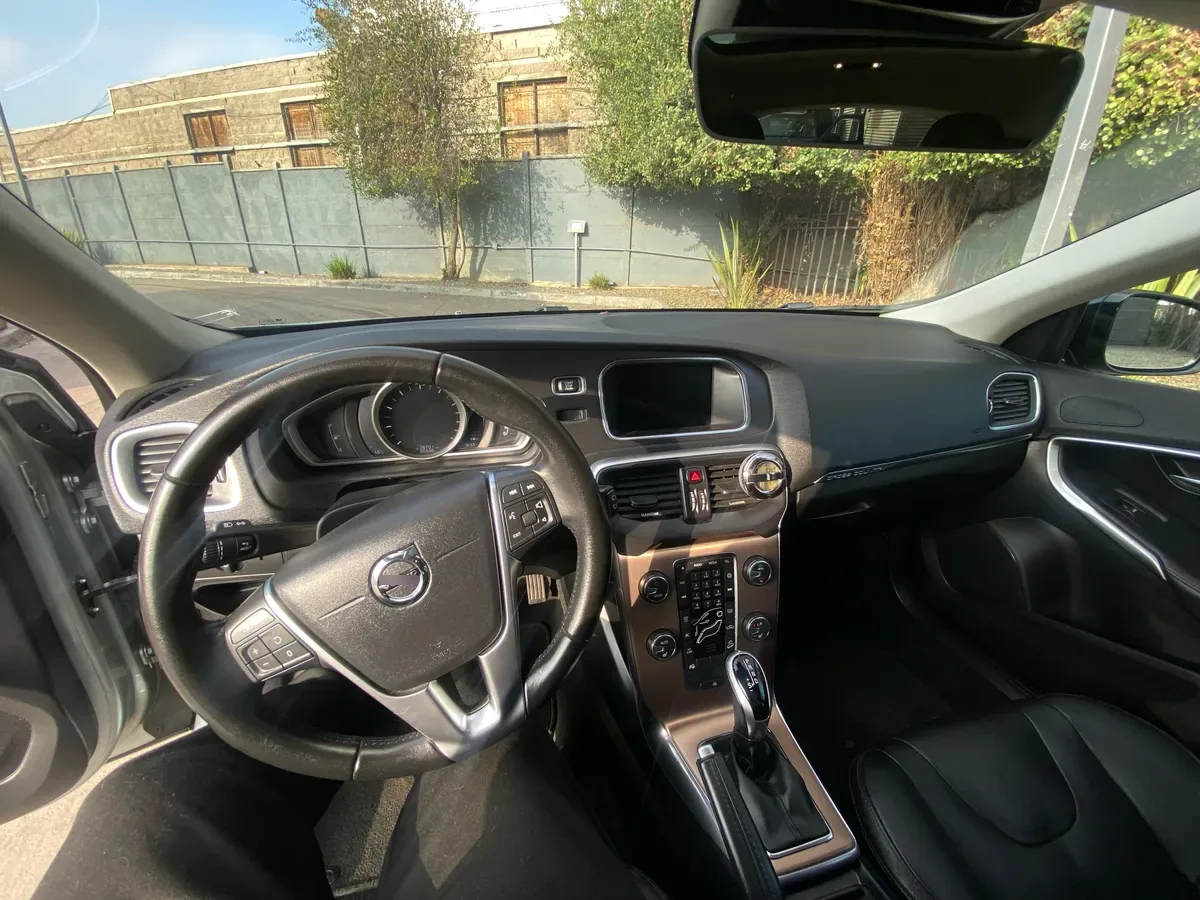 VOLVO V40 2.0 T5 Cross Country Limited At 4x4 año 2017