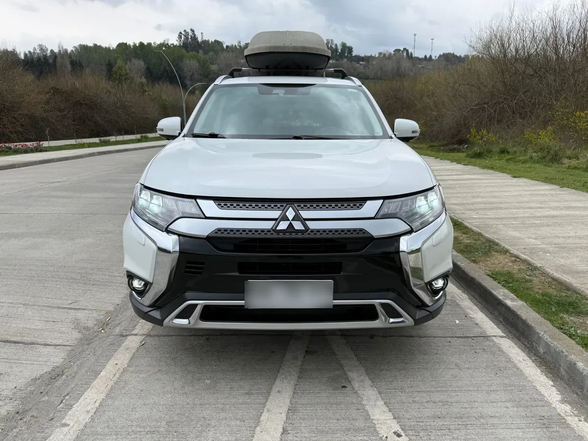 MITSUBISHI OUTLANDER 2.4 Glx + At 4x4 año 2022