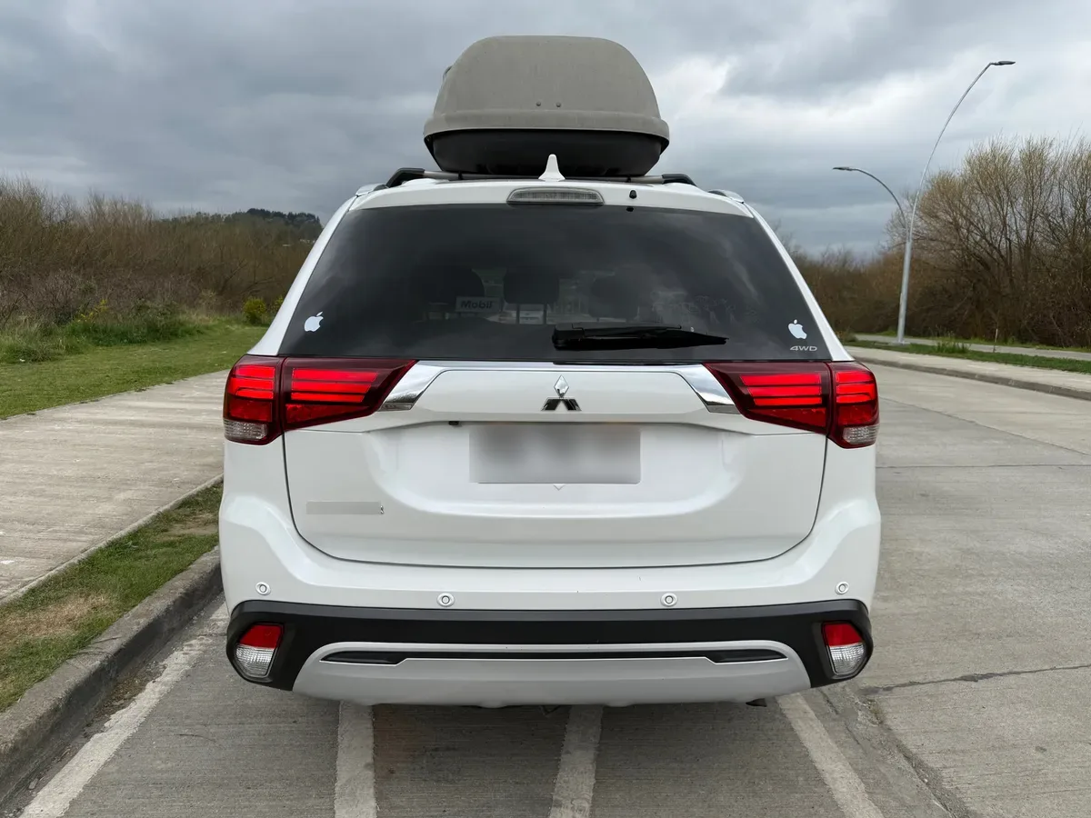 MITSUBISHI OUTLANDER 2.4 Glx + At 4x4 año 2022