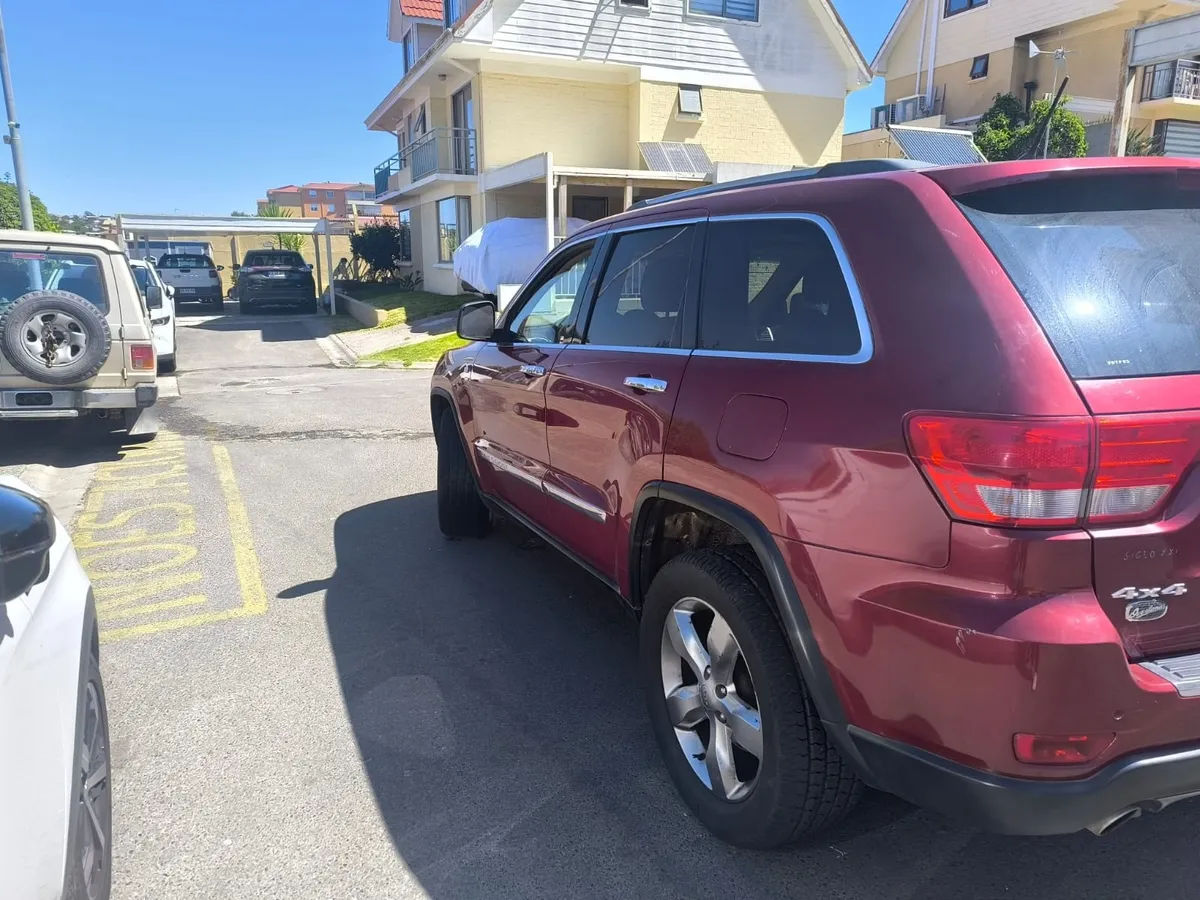JEEP GRAND CHEROKEE 5.7 Overland At 4x4 año 2013