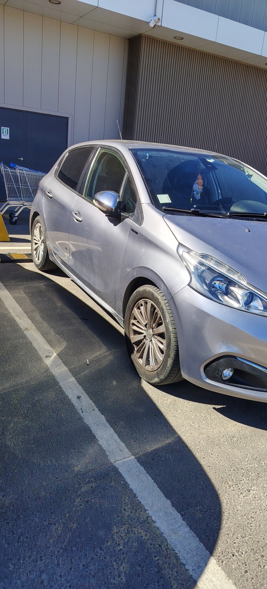 PEUGEOT 208 1.2 Signature+ 1.2 Puretech 110 At año 2020