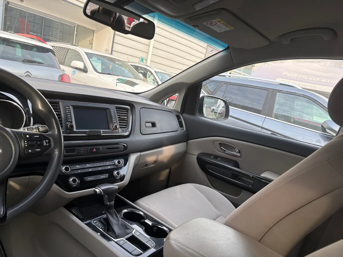 KIA MOTORS GRAND CARNIVAL Grand Carnival Ex 2.2 Dsl 8at Full año 2020