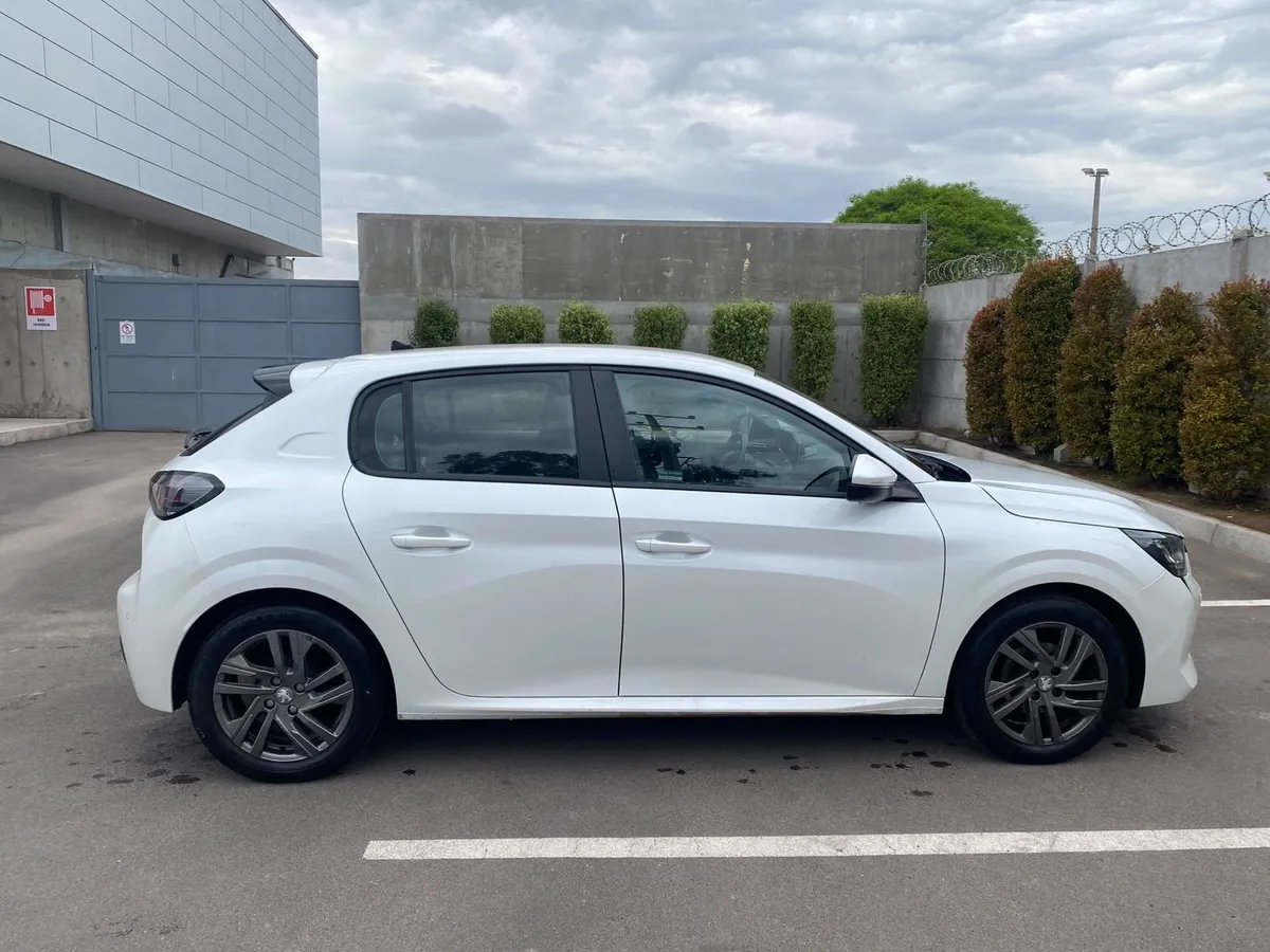 PEUGEOT 208 1.2 Allure Pack Puretech 130 At año 2021