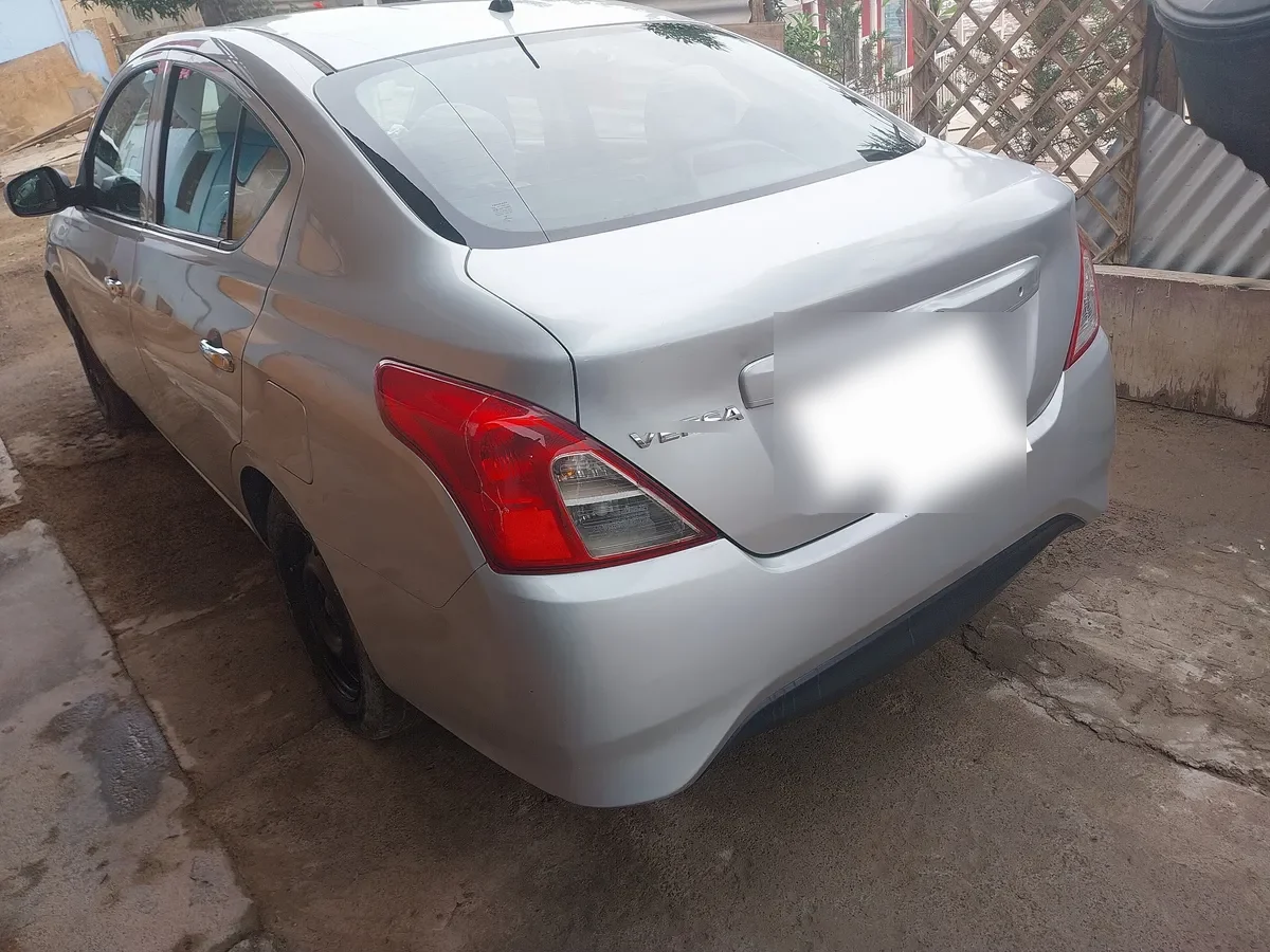 NISSAN VERSA 1.6 Advance Ac At 4x2 año 2018