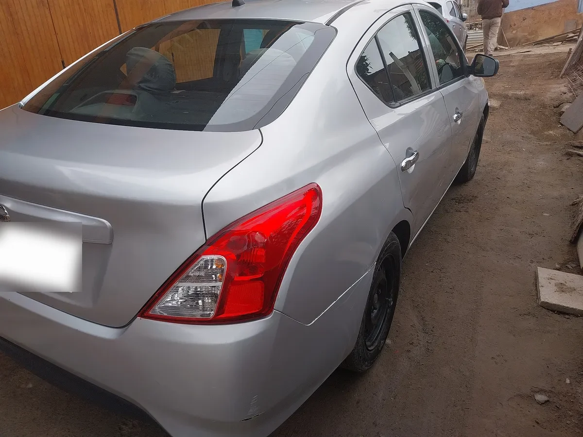 NISSAN VERSA 1.6 Advance Ac At 4x2 año 2018