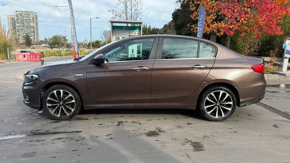 FIAT TIPO 1.6 Lounge L At año 2019