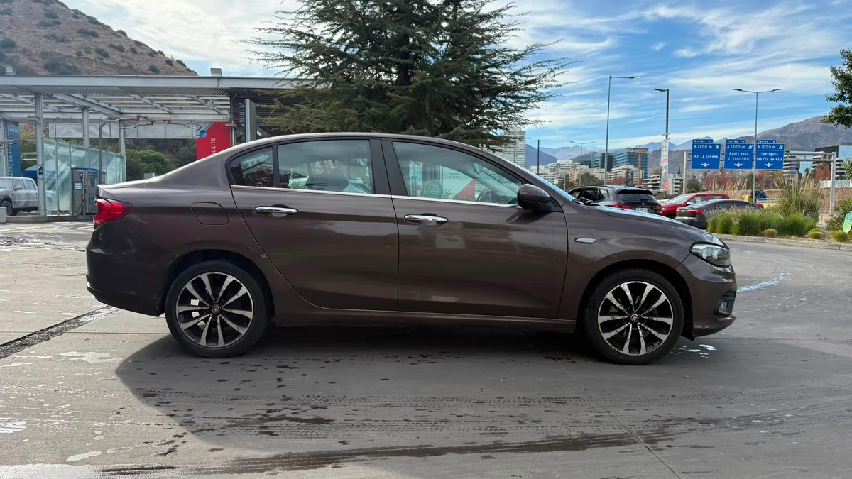 FIAT TIPO 1.6 Lounge L At año 2019