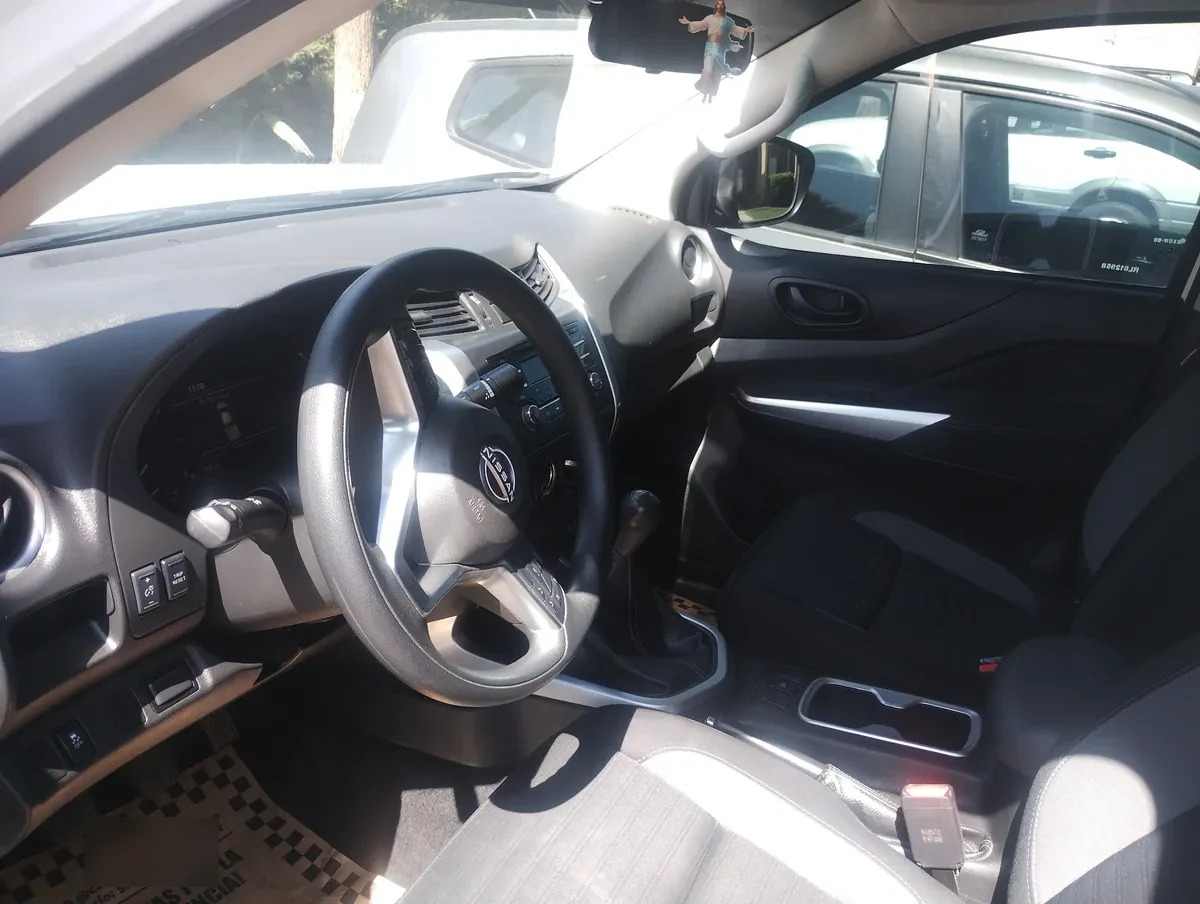 NISSAN NAVARA 2.3 Dc Xe Mt 4x2 Diesel año 2023