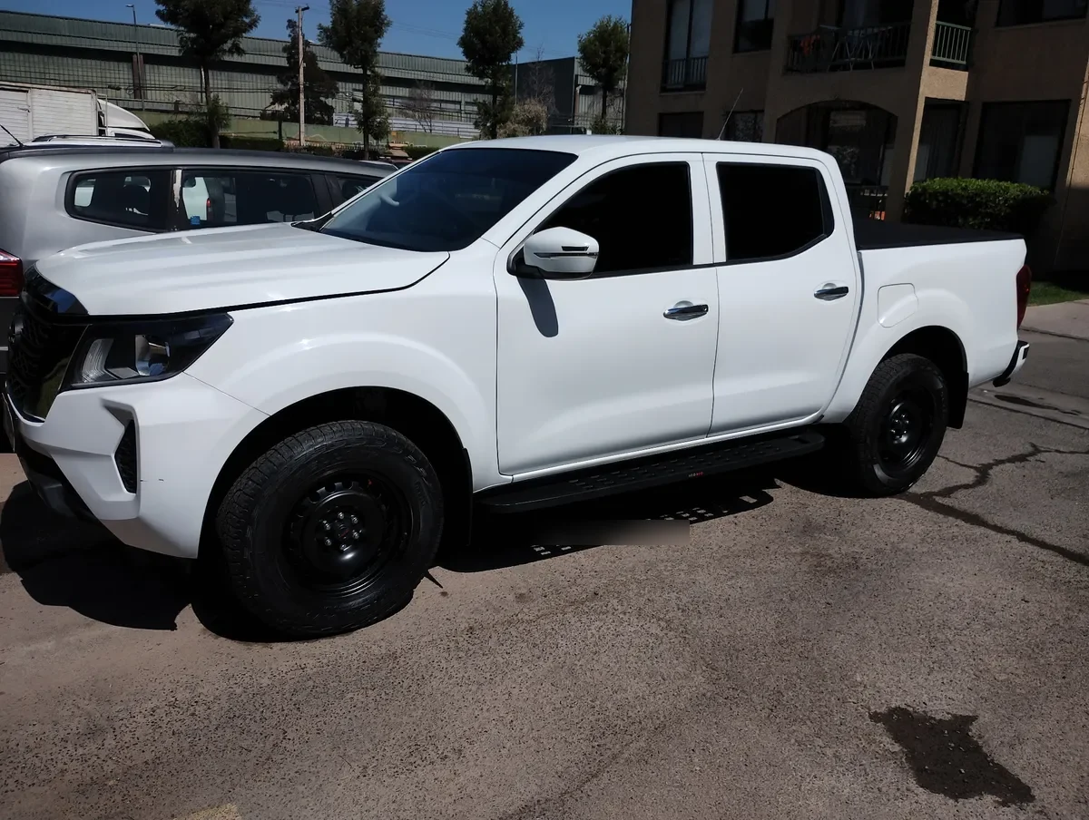 NISSAN NAVARA 2.3 Dc Xe Mt 4x2 Diesel año 2023