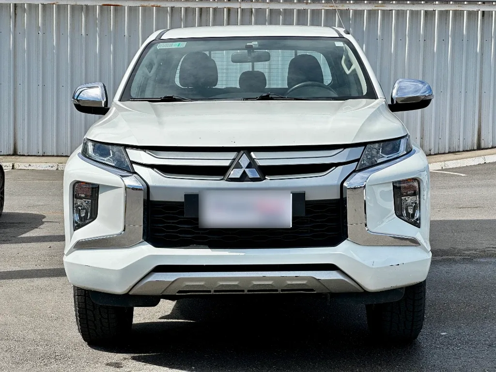 Mitsubishi L200 L200 4x2 Katana D/c 2.4 Td Mt Cr año 2023