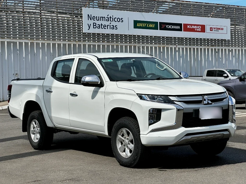 Mitsubishi L200 L200 4x2 Katana D/c 2.4 Td Mt Cr año 2023