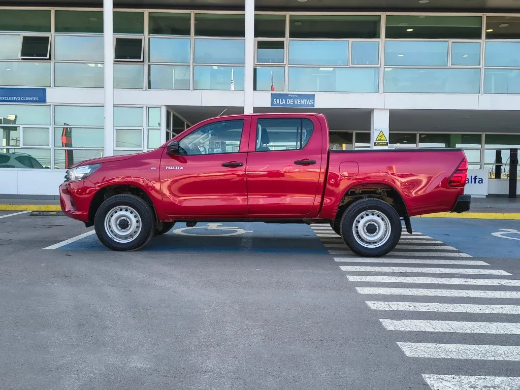 Toyota Hilux Dx Tss 4x2 Mt año 2023