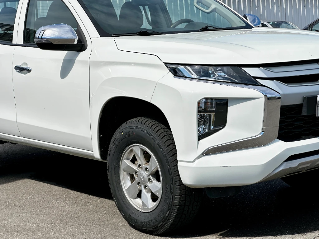 Mitsubishi L200 L200 4x2 Katana D/c 2.4 Td Mt Cr año 2023