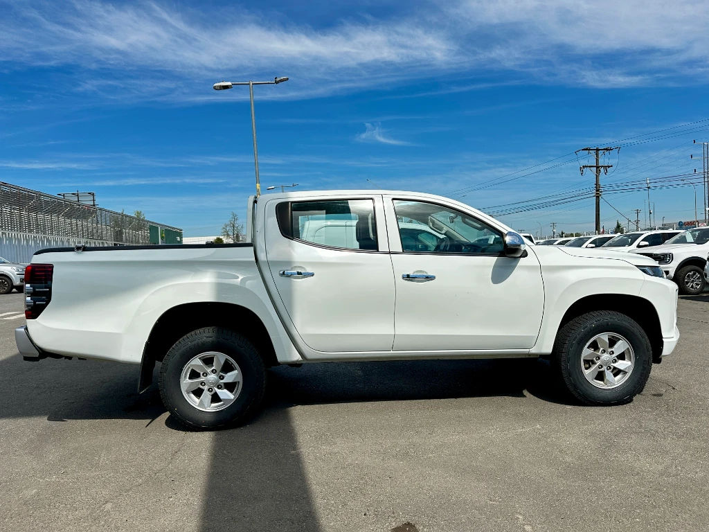 Mitsubishi L200 L200 4x2 Katana D/c 2.4 Td Mt Cr año 2023