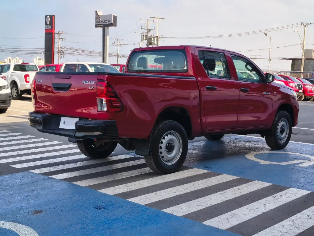 Toyota Hilux Dx Tss 4x2 Mt año 2023