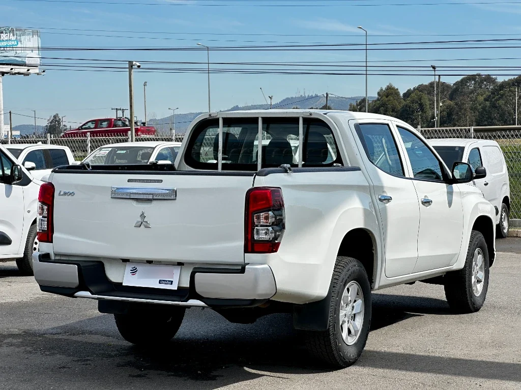 Mitsubishi L200 L200 4x2 Katana D/c 2.4 Td Mt Cr año 2023