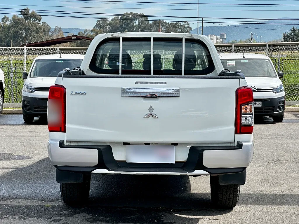 Mitsubishi L200 L200 4x2 Katana D/c 2.4 Td Mt Cr año 2023