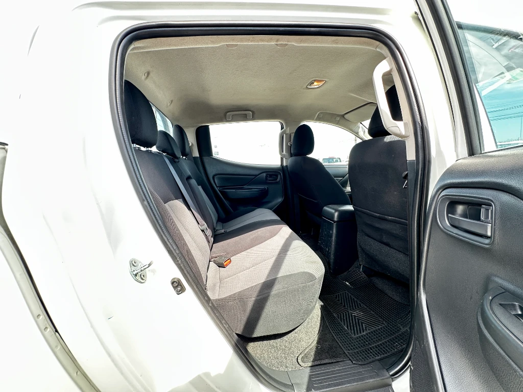 Mitsubishi L200 L200 4x2 Katana D/c 2.4 Td Mt Cr año 2023