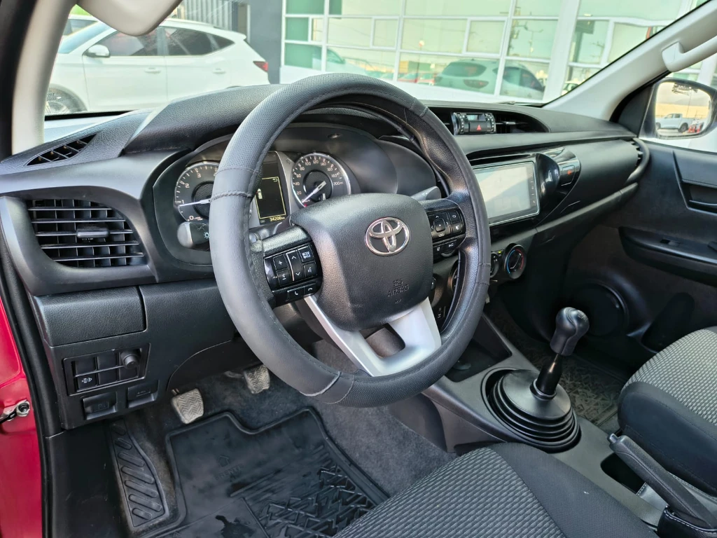 Toyota Hilux Dx Tss 4x2 Mt año 2023