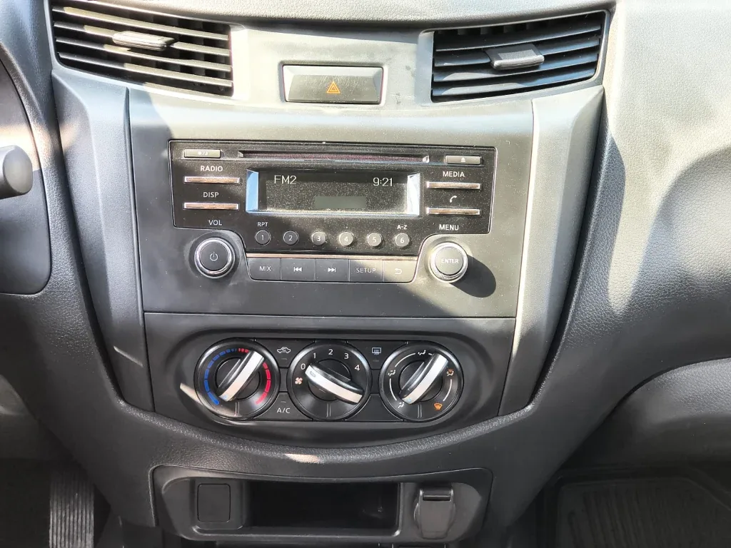 Nissan Navara Dc 4x2 2.3tdi Se año 2023