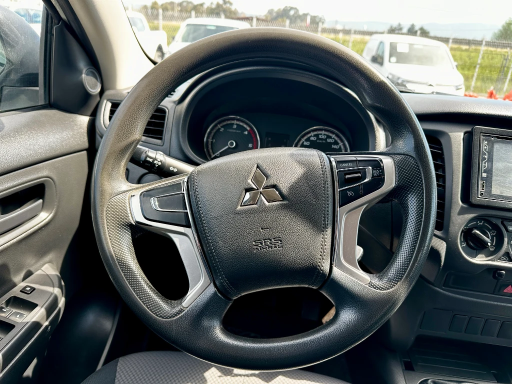 Mitsubishi L200 L200 4x2 Katana D/c 2.4 Td Mt Cr año 2023