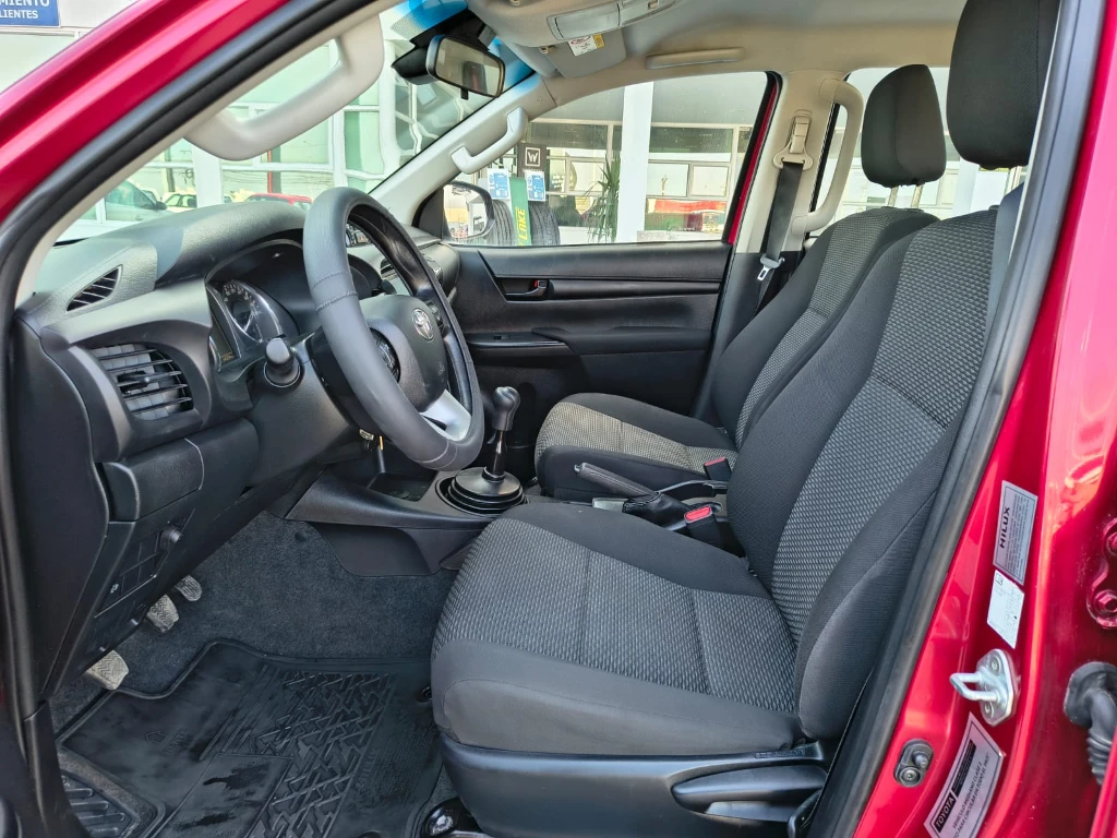 Toyota Hilux Dx Tss 4x2 Mt año 2023