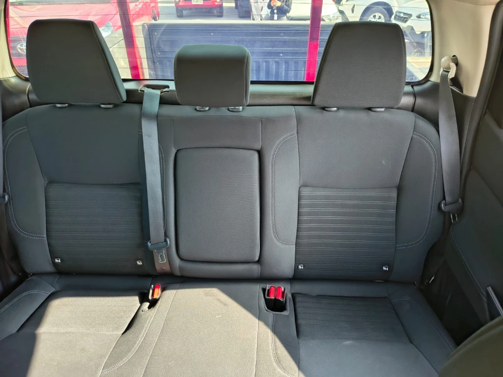 Nissan Navara Dc 4x2 2.3tdi Se año 2023