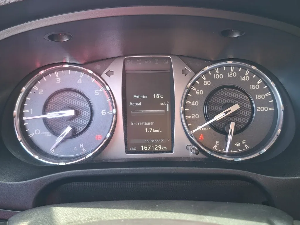 Toyota Hilux Dc 4x4 2.4 D Dx Mt año 2022