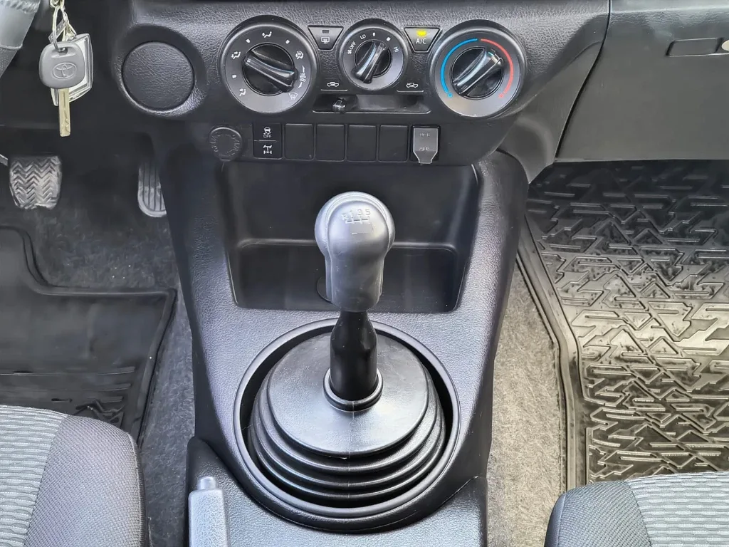 Toyota Hilux Dx Tss 4x2 Mt año 2023