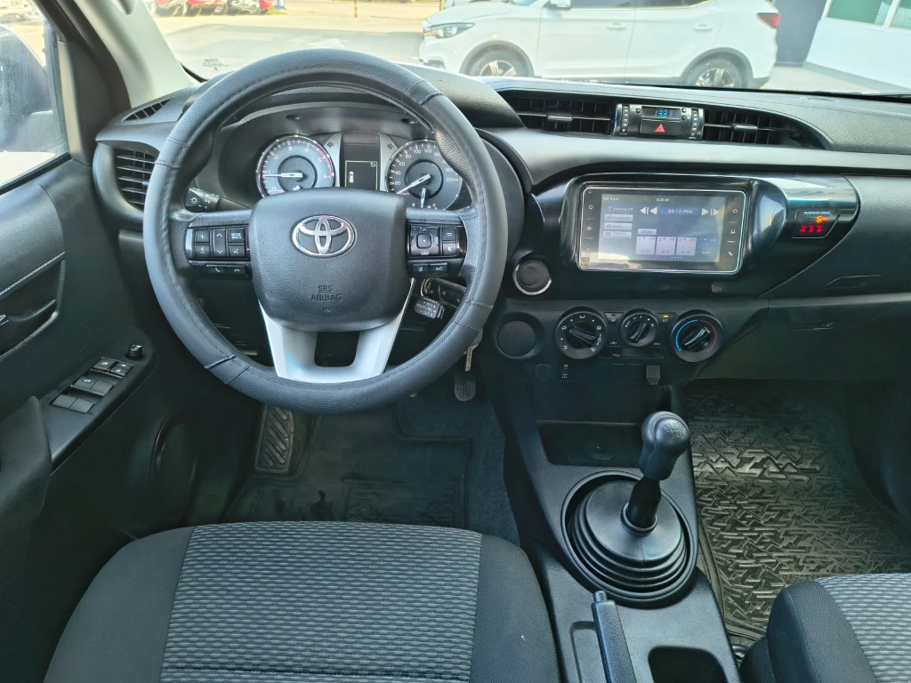 Toyota Hilux Dx Tss 4x2 Mt año 2023