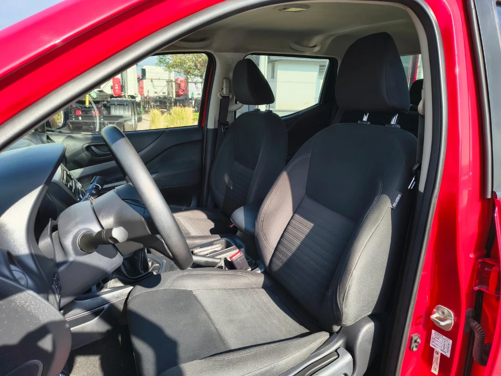 Nissan Navara Dc 4x2 2.3tdi Se año 2023