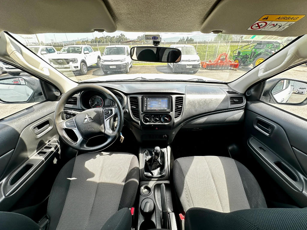 Mitsubishi L200 L200 4x2 Katana D/c 2.4 Td Mt Cr año 2023
