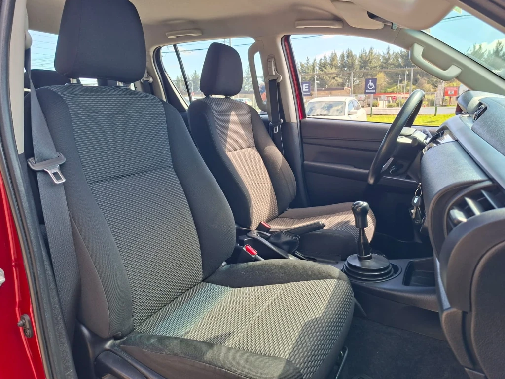 Toyota Hilux Dc 4x4 2.4 D Dx Mt año 2022