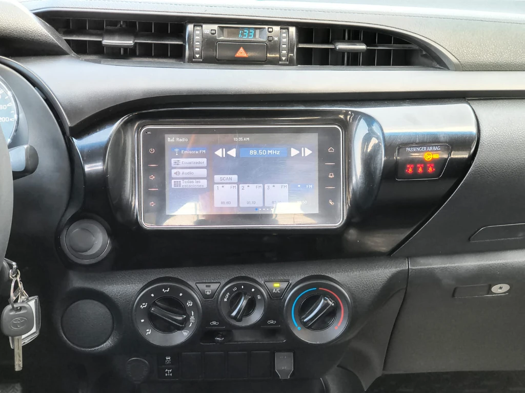 Toyota Hilux Dx Tss 4x2 Mt año 2023
