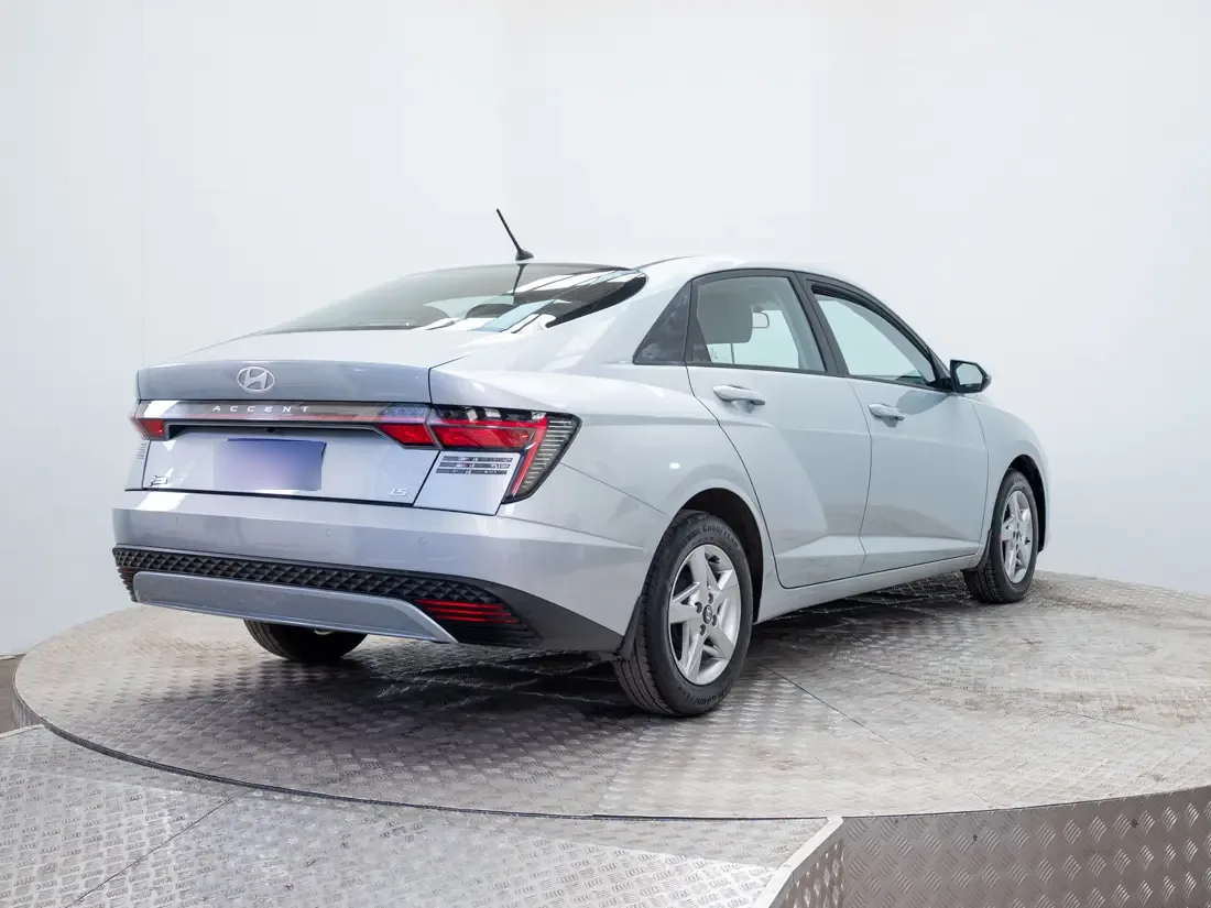Hyundai Accent 1.5 Bn7i Plus Mt año 2025