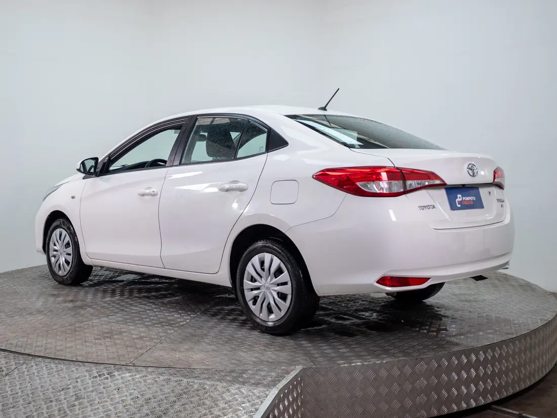 Toyota Yaris 1.5 Sedan Gli E Mt año 2022