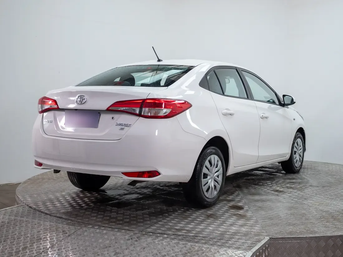 Toyota Yaris 1.5 Sedan Gli E Mt año 2022