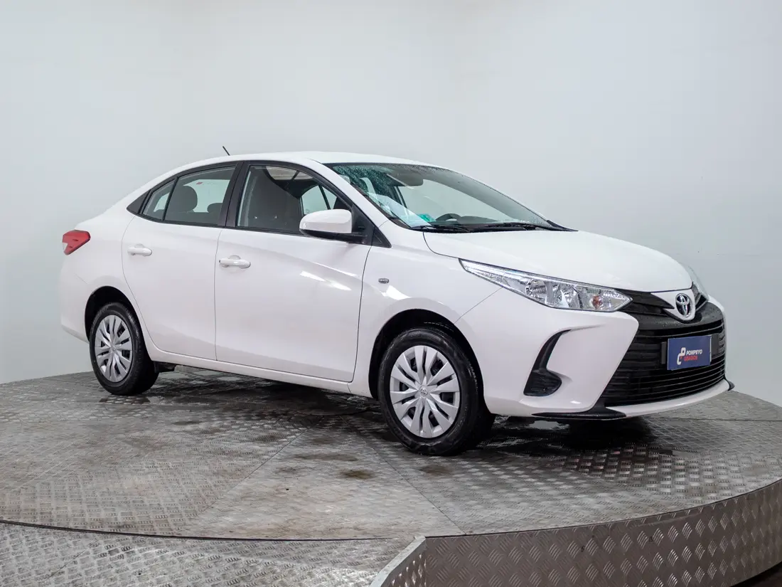 Toyota Yaris 1.5 Sedan Gli E Mt año 2022