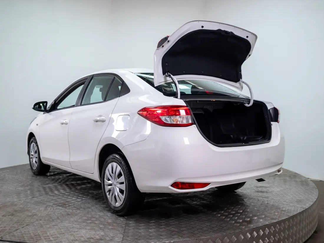 Toyota Yaris 1.5 Sedan Gli E Mt año 2022