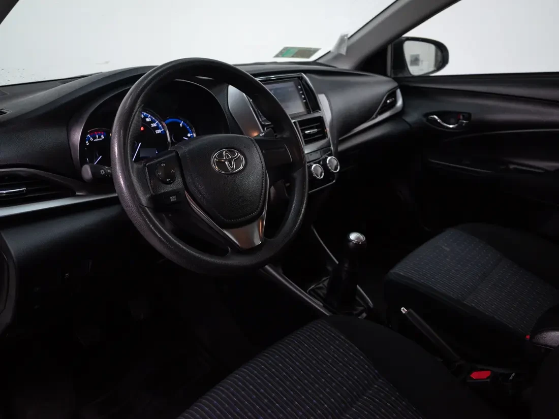Toyota Yaris 1.5 Sedan Gli E Mt año 2022