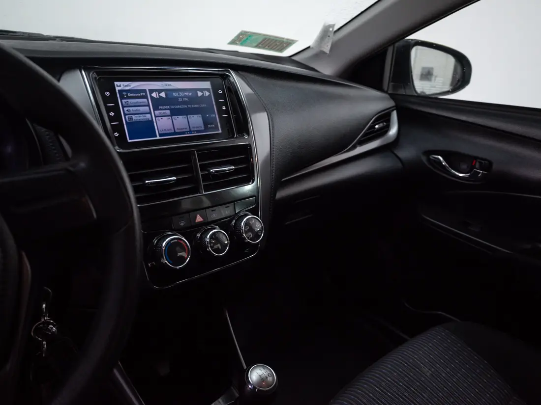 Toyota Yaris 1.5 Sedan Gli E Mt año 2022