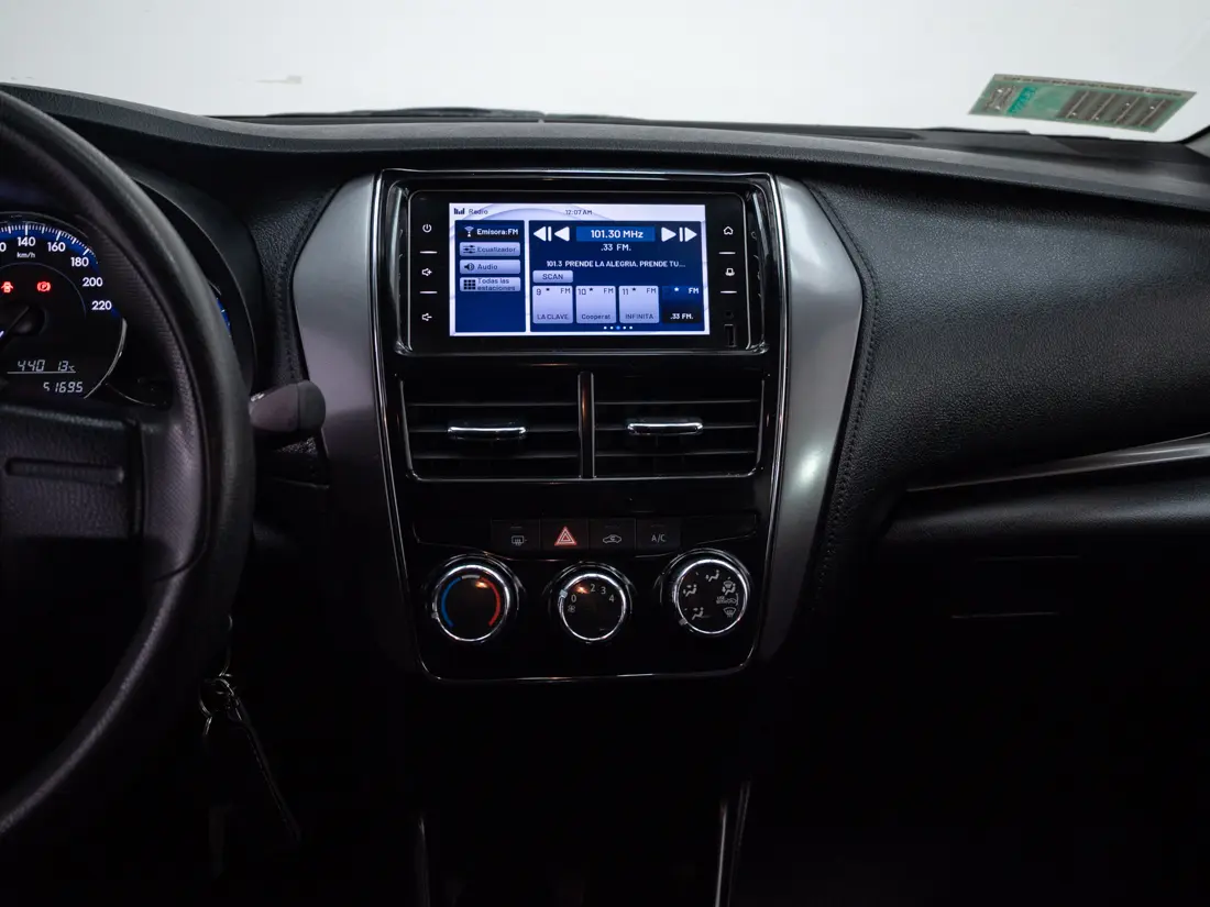 Toyota Yaris 1.5 Sedan Gli E Mt año 2022