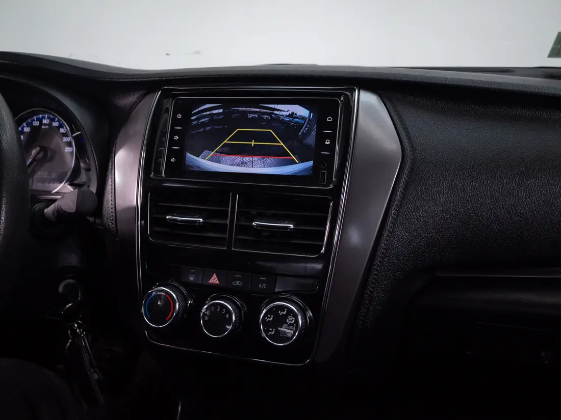 Toyota Yaris 1.5 Sedan Gli E Mt año 2022