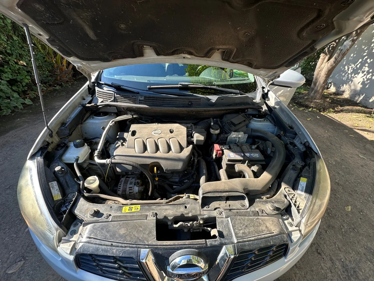 Nissan Qashqai 2.0 Ee Mt 4x2 año 2013