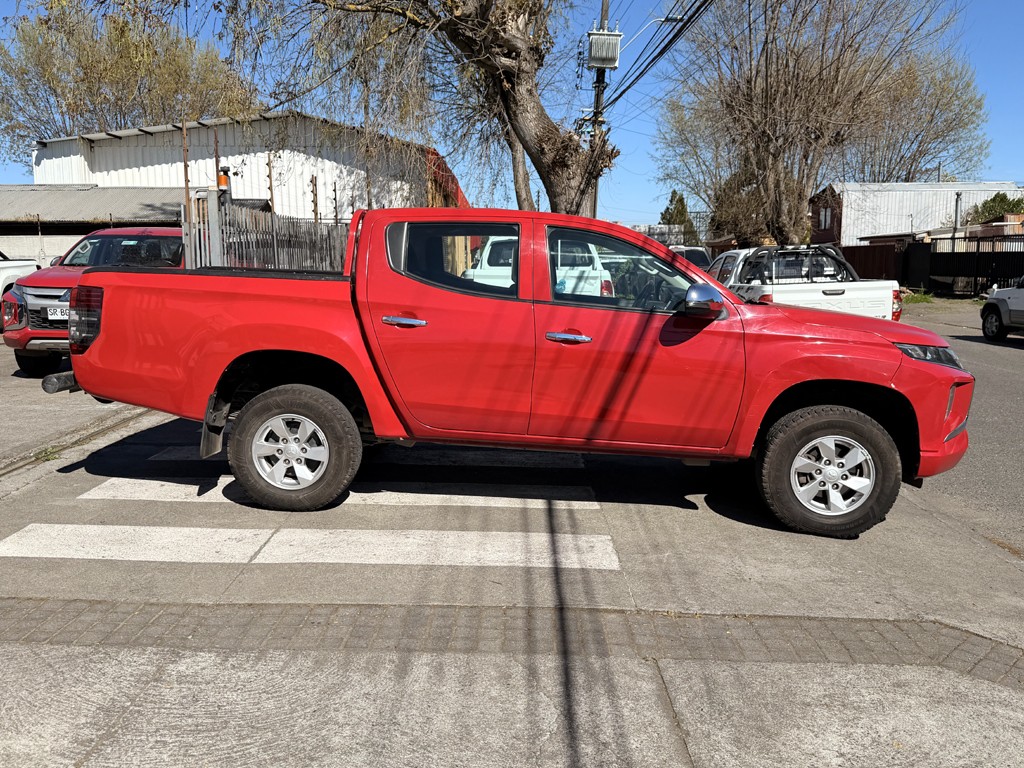 Mitsubishi L200 Katana Cr 2.4 4x2 año 2022