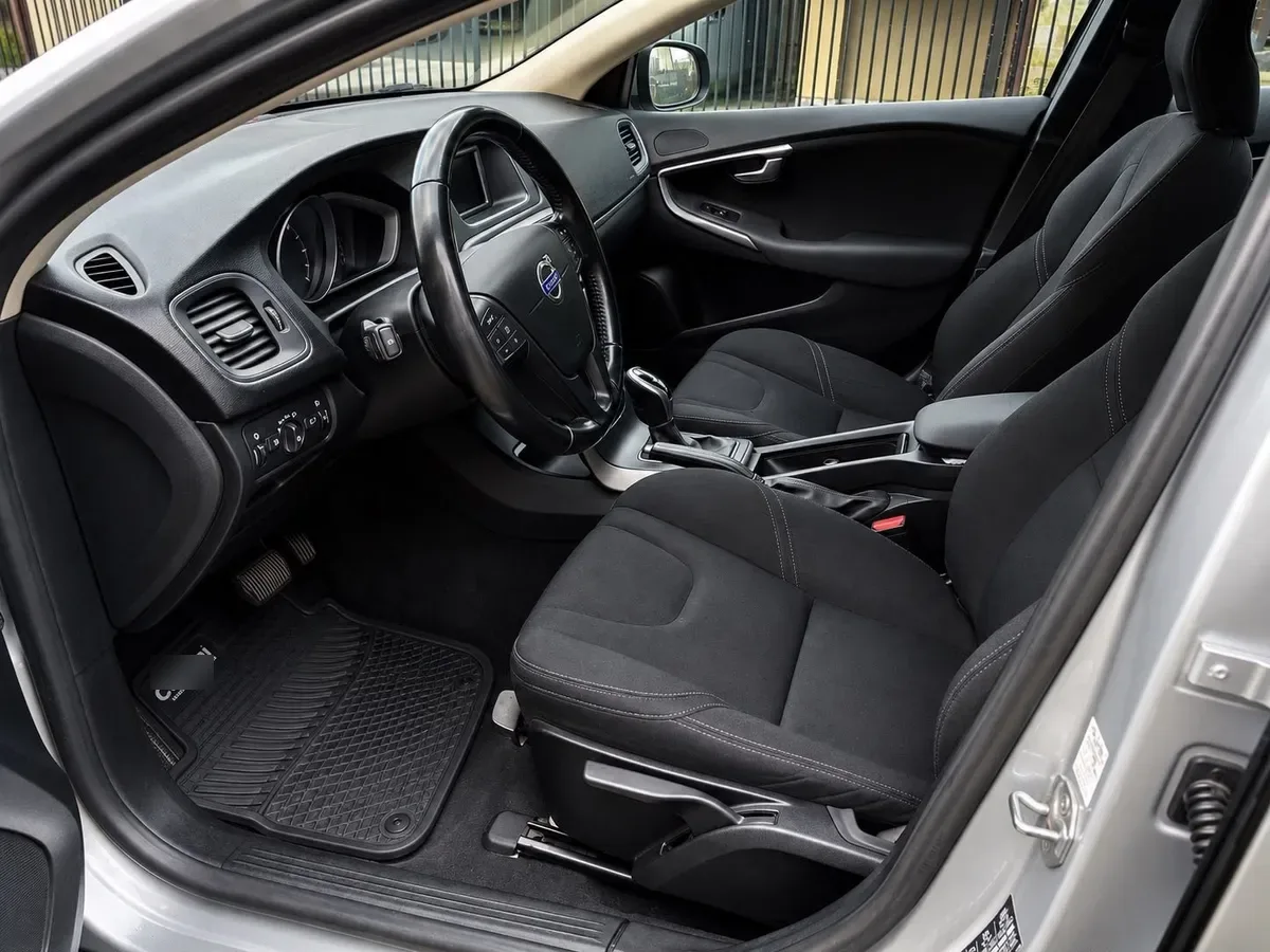 VOLVO V40 2.0 T4 Limited At año 2016
