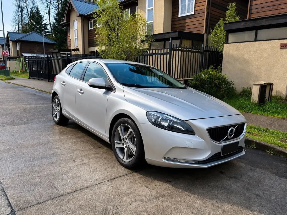 VOLVO V40 2.0 T4 Limited At año 2016