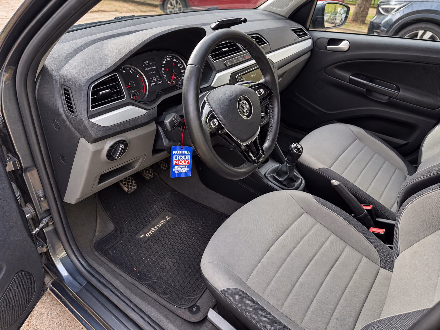 Volkswagen Gol Highline 1.6 año 2022